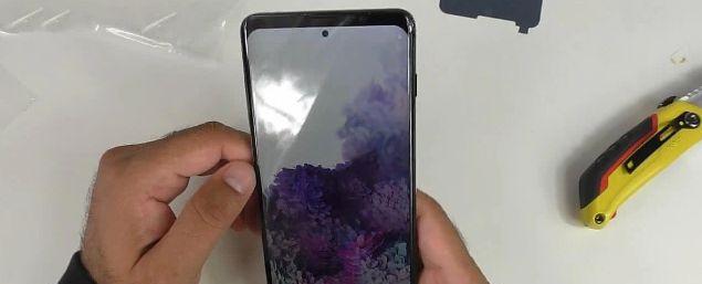 查找无用的镜像使用Ubuntu一段时间后，就会发觉由于自动升级，系统里安装了很多内核。始终用不到的旧内核有必要清理一下，以节省启动时间和硬盘空间。首先可查看当前用的内核是哪个，可通过命令：uname -a 来获得信息。例如我台式机上显示为：复制代码代码如下:复制代码代码如下:在删除旧内核之前，记住最好留有2个最近的内核（最新的和上一个版本），以防主要的版本出错。现在就让我们看看如何在Ubuntu上清理旧内核。在Ubuntu内核镜像包含了以下的包。linux-image-: 内核镜像复制代码代码如下:复制代码代码如下:复制代码代码如下:复制代码代码如下:$ sudo update-grub2现在就重启来验证GRUB菜单是否已经正确清理了。